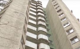 Peretele unui balcon a căzut de la etajul 16 al unui bloc din Chișinău