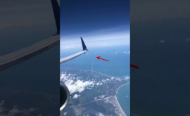 Momentul în care o rachetă pleacă în spațiu filmat din avion