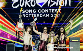 Победитель Евровидения порвал штаны на сцене