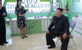 Kim Jong Un interzice purtarea blugilor rupţi sau skinny în Coreea de Nord