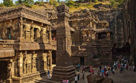Templul misterios Kailasa cea mai mare structură sculptată în stîncă