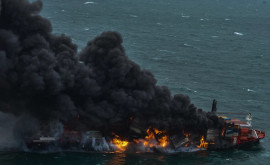 Экологическая катастрофа у берегов ШриЛанки горит контейнеровоз с химикатами