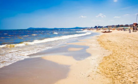 Zeci de turiști amendați pentru că au luat nisip și scoici de pe plajele insulei Sardinia