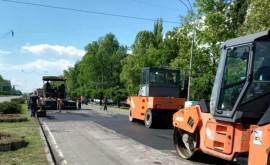 Serviciile municipale continuă lucrărilor de plombare a străzilor din capitală