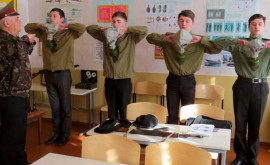 В белорусские школы вернули должность военрука