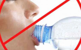 Пластиковые бутылки приводят к появлению морщин