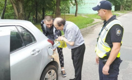 Сотрудники полиции помогли Ботгросу у которого автомобиль застрял на дороге 