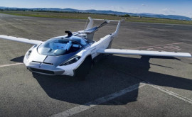 Mașina hibrid care se transformă întrun avion zbor de 35 de minute deasupra Slovaciei