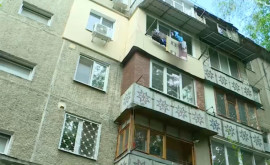 Un bloc din Chișinău invadat de purici