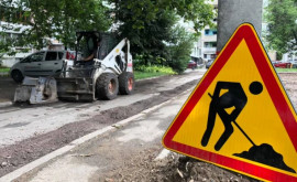 În sectorul Botanica al capitalei a început reparația drumurilor și trotuarelor din curțile blocurilor
