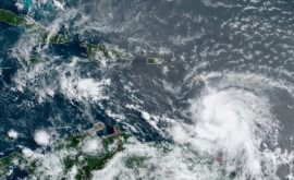 Предупреждение о поездках Ураган Эльза обрушится на США