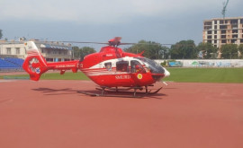 Вертолет SMURD доставил в Кишинев пациентку из Вулканешт