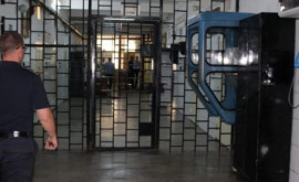 Бунт в Липканах Заключенных которые отказываются платить в общак избивают
