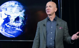 Jeff Bezos a oferit NASA două miliarde de dolari dacăl lasă să construiască o rachetă către Lună