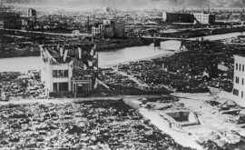 В Японии почтили минутой молчания память жертв атомной бомбардировки Хиросимы