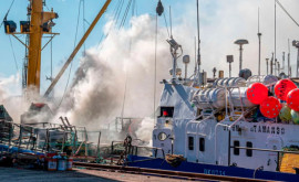 O navă rusească angajată în pescuit a luat foc întrun port norvegian