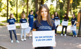Flashmob la Chișinău voluntarii anticorupție au îndemnat tinerii să devină ambasadori ai integrității