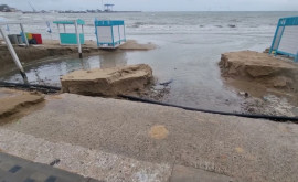 В Анапе потоп потоки воды смывают людей