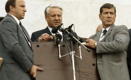 De ce a refuzat Elțîn să poarte vestă antiglonț în timpul loviturii de stat din 1991 
