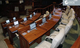 Precizările Parlamentului în cazul achiziționării celor 25 de laptopuri Cui sînt destintate