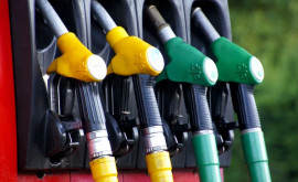 Сети АЗС повысили цены на топливо