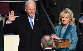Biden a plecat în timp ce soția sa rostea un discurs