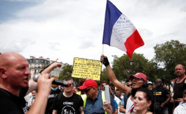 Во Франции прошли массовые протесты против принудительной вакцинации врачей