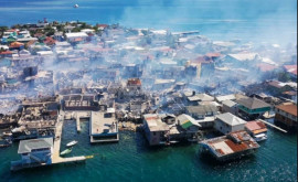 Sute de case distruse de un incendiu în Caraibe