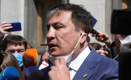 Тысячи людей у тюрьмы в Рустави требуют освободить Саакашвили