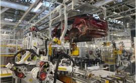 Nissan dezvăluie fabrica de asamblare auto complet robotizată 