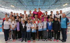 Înotătorii moldoveni au cucerit zeci de medalii la un turneu internațional