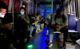 В столице США вагон метро сошел с рельсов работают спасатели