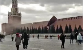 Ураган повредил стену Кремля и попал на видео
