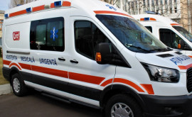 O echipă de medici de pe ambulanță amenințată cu un pistol