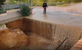 В результате наводнения в южной Италии многие дороги разрушены