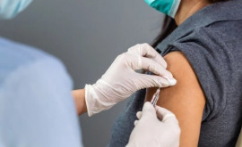 Angajații din sistemul medical vor primi cea dea treia doză de vaccin