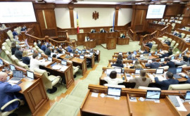  Жаркие дискуссии в парламенте Республика Молдова была обворована в последние 30 лет Но кто ее обворовывал