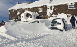 Au rămas blocați întrun pub din Anglia în urma unei furtuni de zăpadă