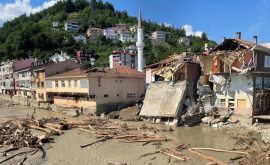 В Турции наводнение разрушило дома и мосты