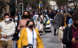 Испания возвращает обязательное ношение масок на улицах