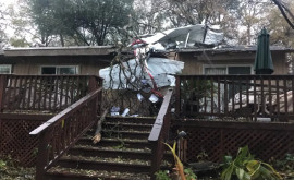 O familie din California a supraviețuit după ce un avion sa prăbușit peste casa lor