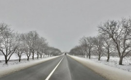 Pe drumurile naționale se circulă în condiții de iarnă Este mobilizată tehnica specială