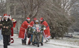 Bikerii din Chișinău au defilat pe străzi în costume de Moș Gerilă