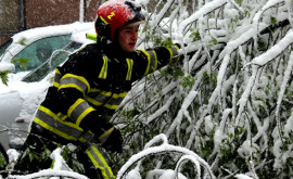 За последние 24 часа спасатели помогли сотням людей попавшим в снежные заносы