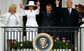 Melania Trump scoate la licitație pălăria purtată la vizita lui Emmanuel Macron