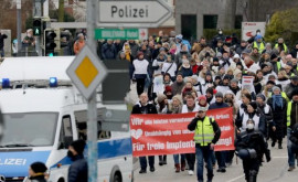 Тысячи жителей Германии вышли на протесты против антиковидных мер