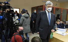 Poroșenko și susținătorii săi au cîntat un colind în sala de judecată