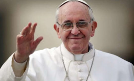 Papa Francisc donează bani pentru migranţii blocaţi la frontiera dintre Polonia şi Belarus