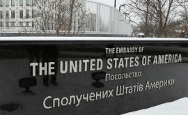Западные страны объявили об эвакуации посольств на Украине