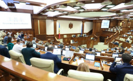 Парламентская оппозиция вызвала на слушания трех министров 